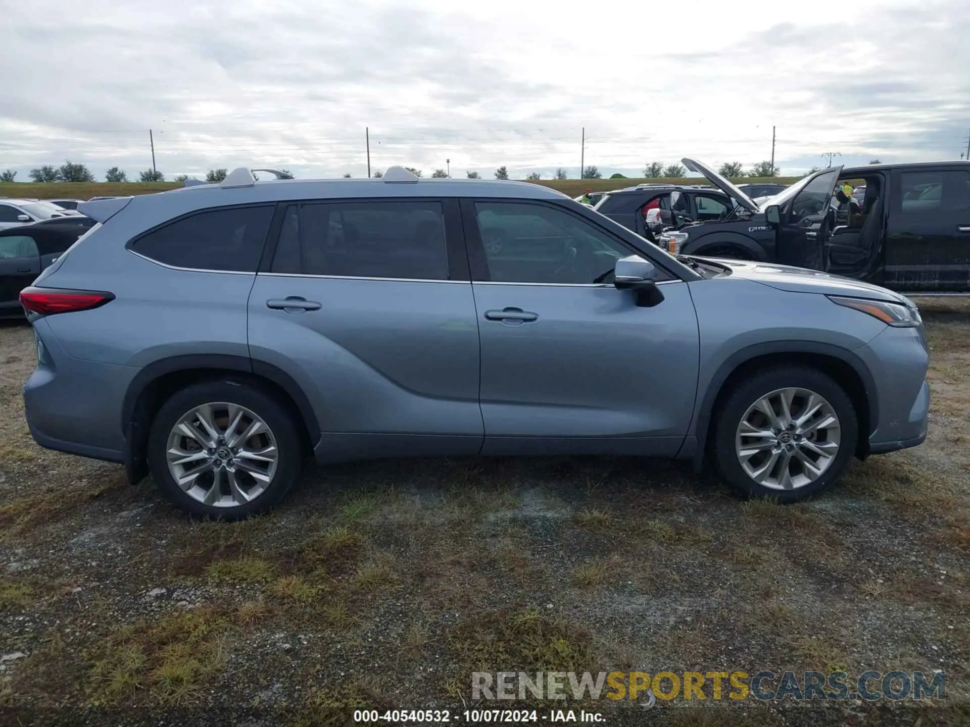 13 Photograph of a damaged car 5TDDZRBH5MS082101 TOYOTA HIGHLANDER 2021