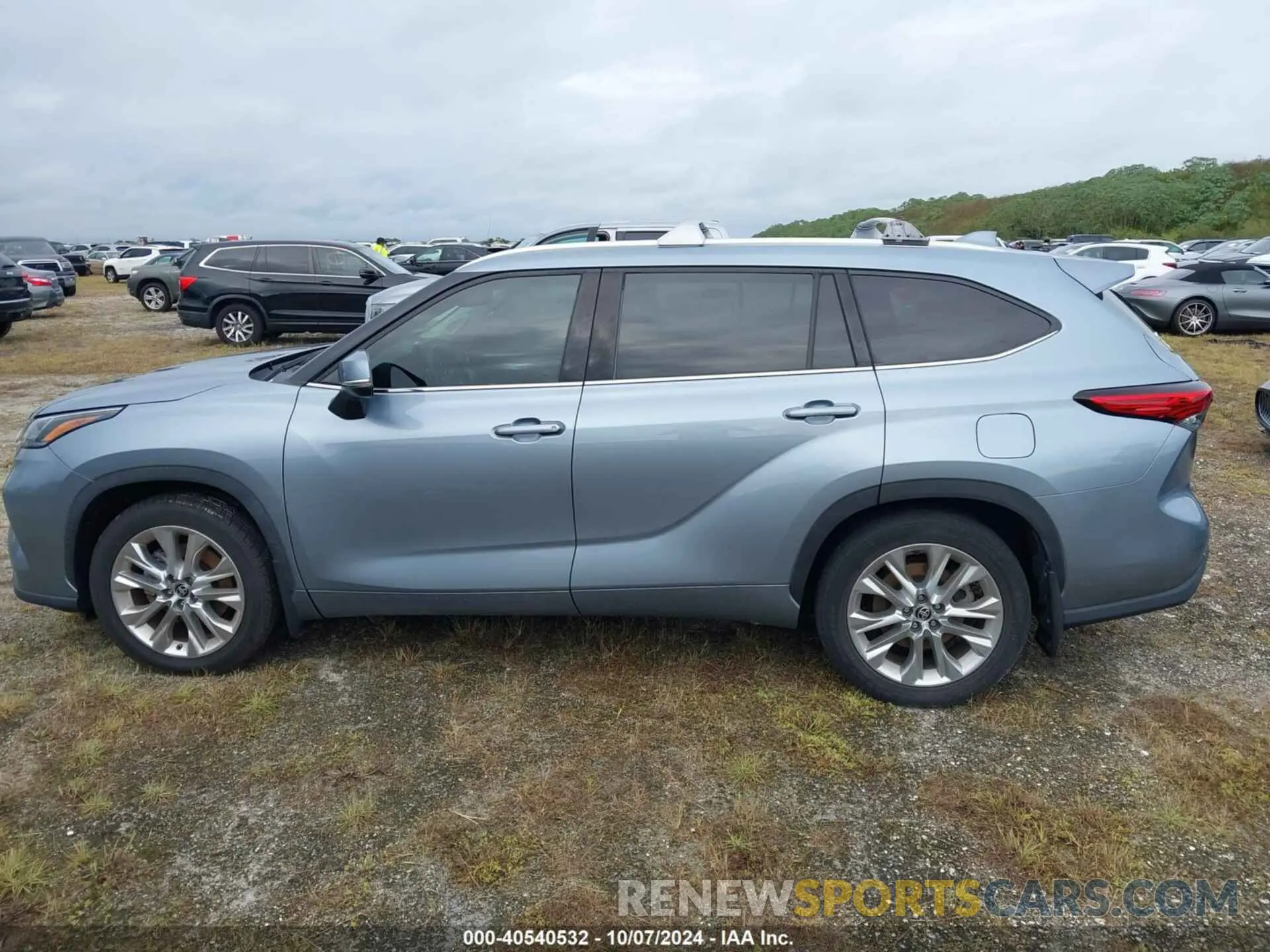 14 Photograph of a damaged car 5TDDZRBH5MS082101 TOYOTA HIGHLANDER 2021