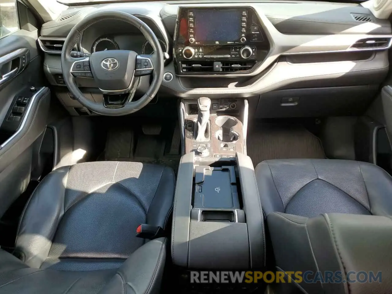 8 Photograph of a damaged car 5TDDZRBH5MS119017 TOYOTA HIGHLANDER 2021