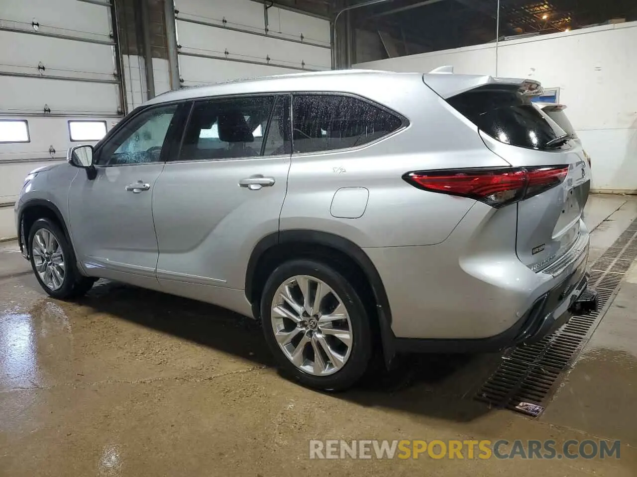 2 Photograph of a damaged car 5TDDZRBH5MS524911 TOYOTA HIGHLANDER 2021