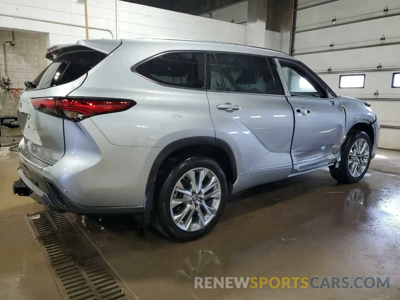 3 Photograph of a damaged car 5TDDZRBH5MS524911 TOYOTA HIGHLANDER 2021