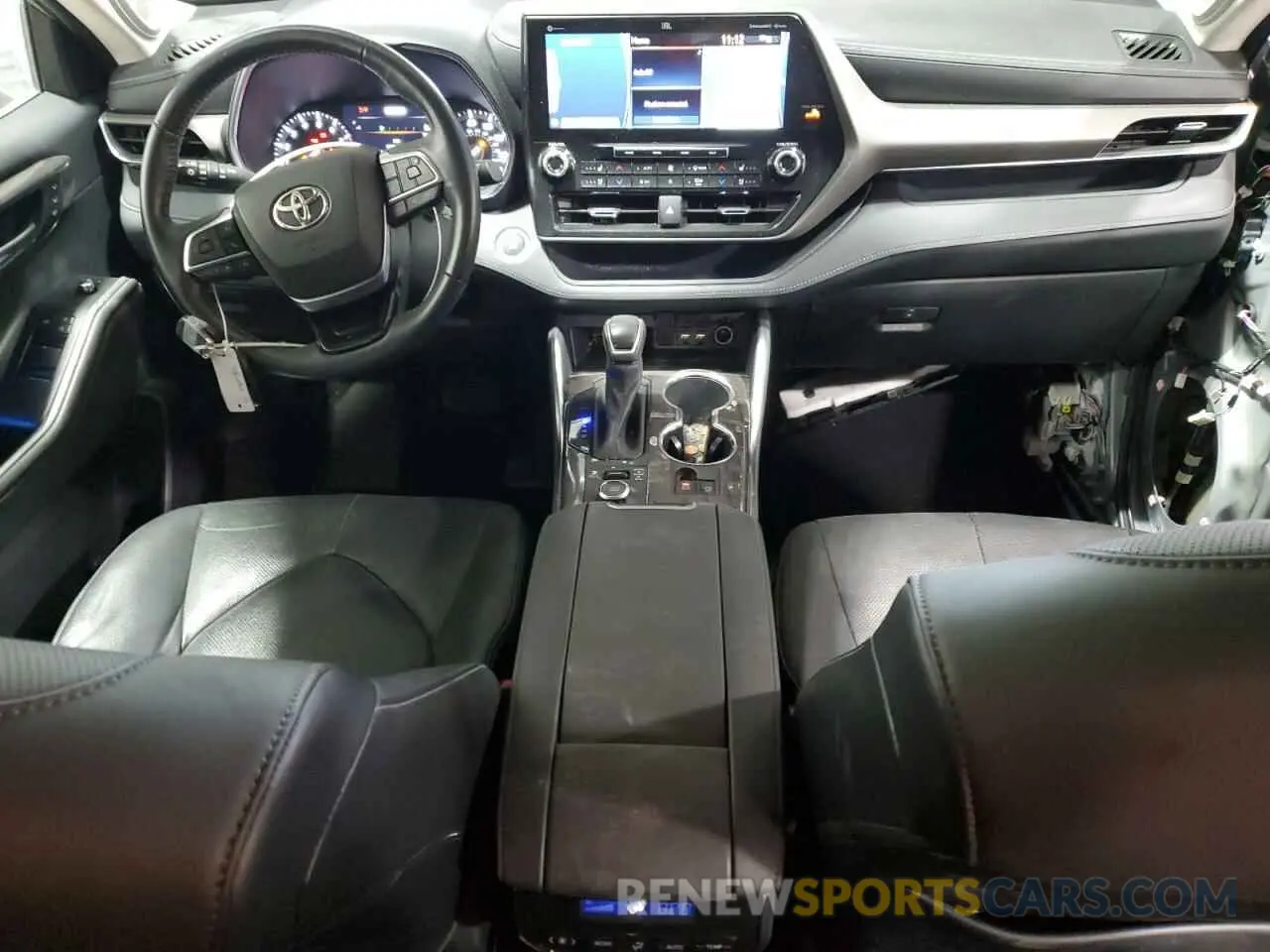 8 Photograph of a damaged car 5TDDZRBH5MS524911 TOYOTA HIGHLANDER 2021