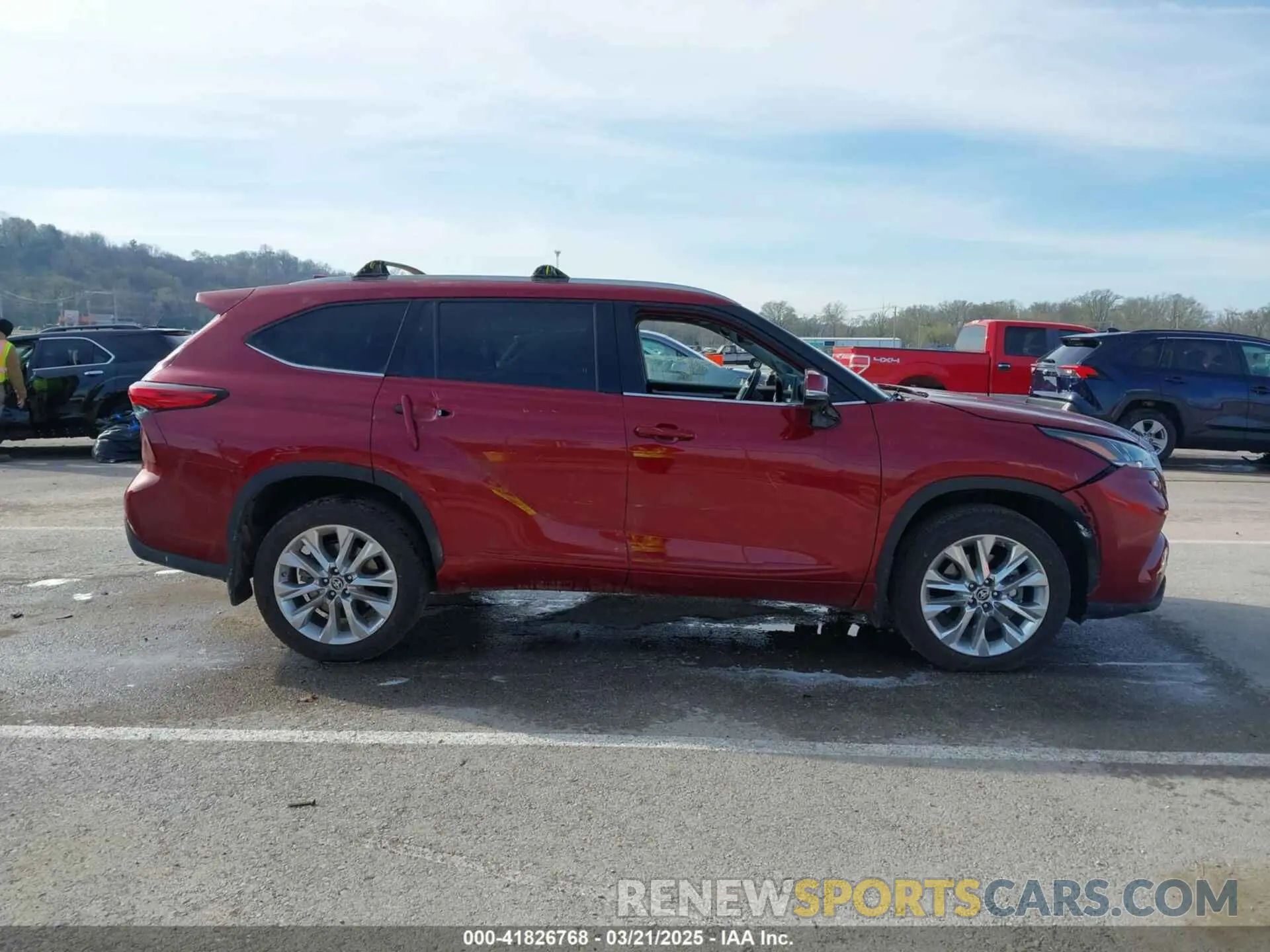 14 Photograph of a damaged car 5TDDZRBHXMS116811 TOYOTA HIGHLANDER 2021