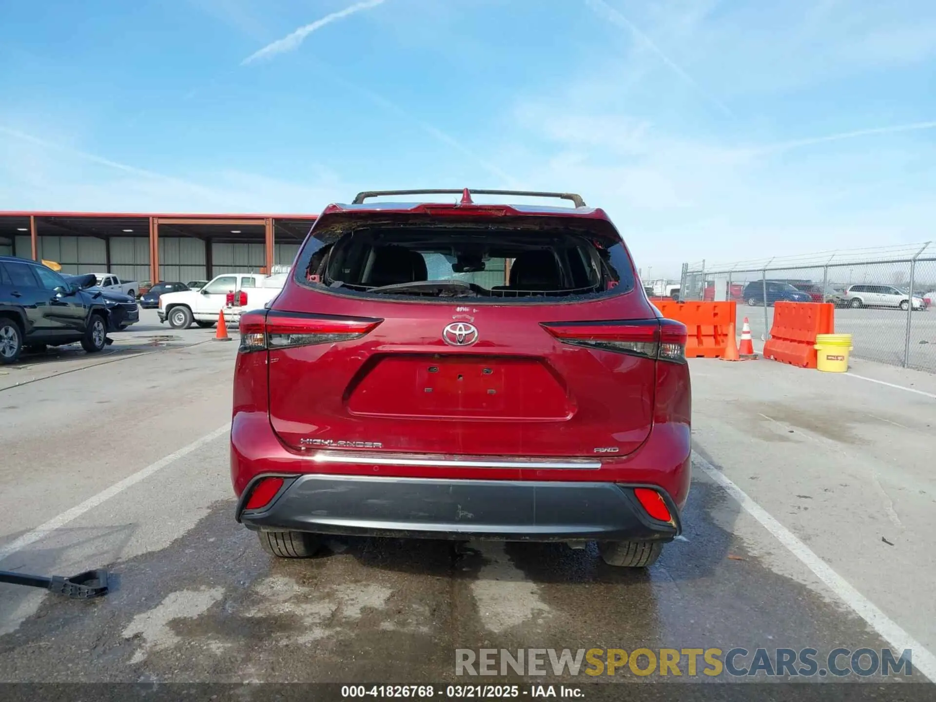 17 Photograph of a damaged car 5TDDZRBHXMS116811 TOYOTA HIGHLANDER 2021