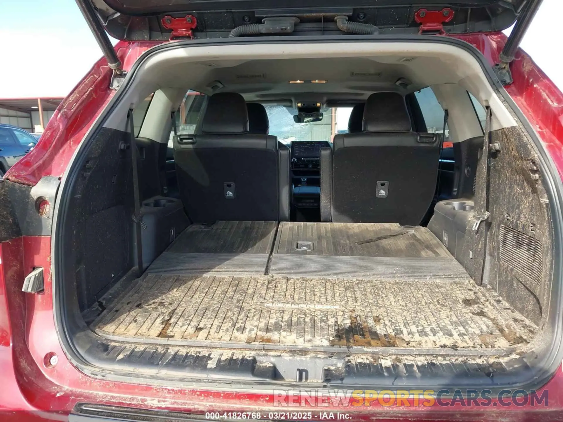 18 Photograph of a damaged car 5TDDZRBHXMS116811 TOYOTA HIGHLANDER 2021