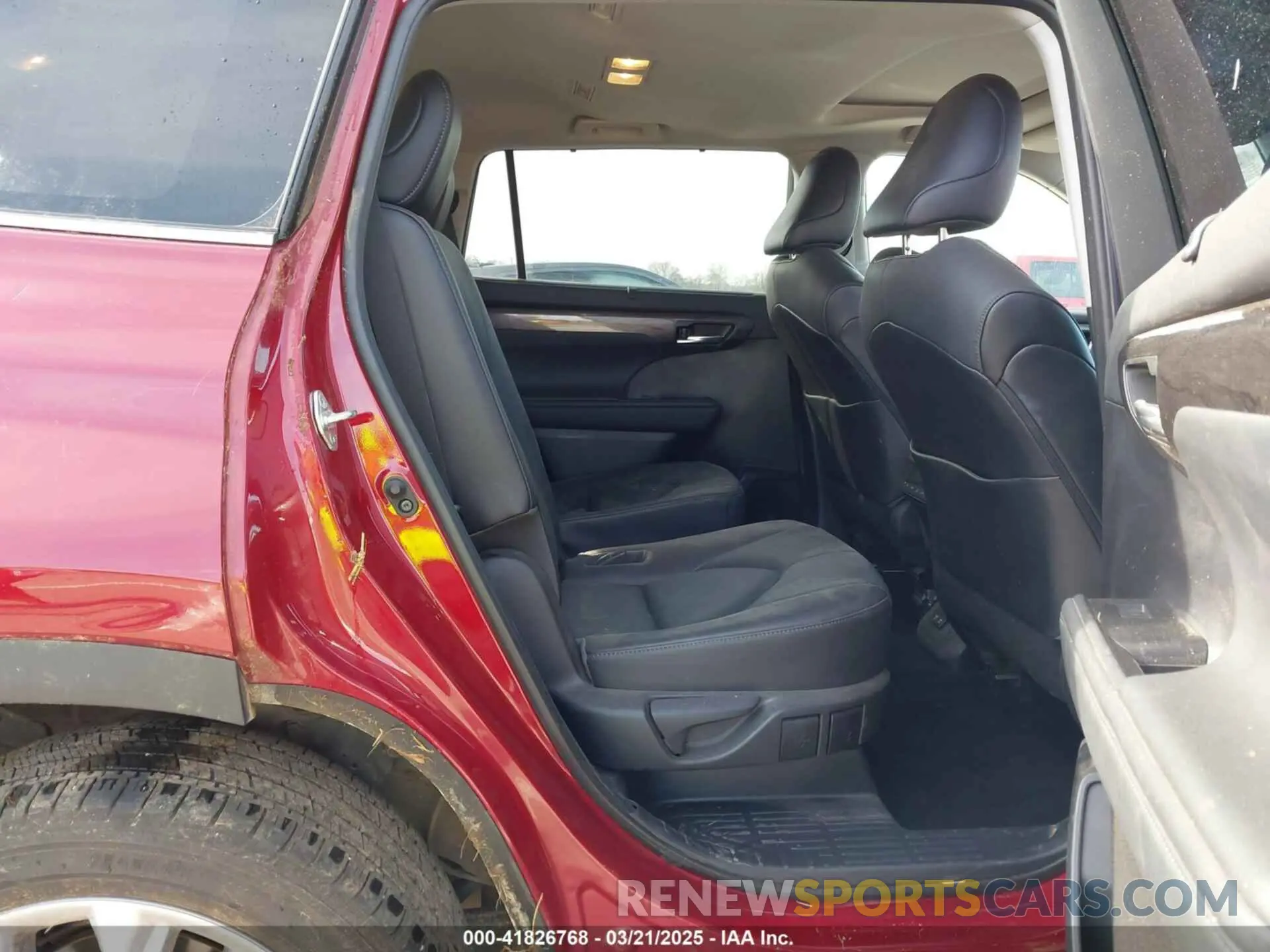 8 Photograph of a damaged car 5TDDZRBHXMS116811 TOYOTA HIGHLANDER 2021