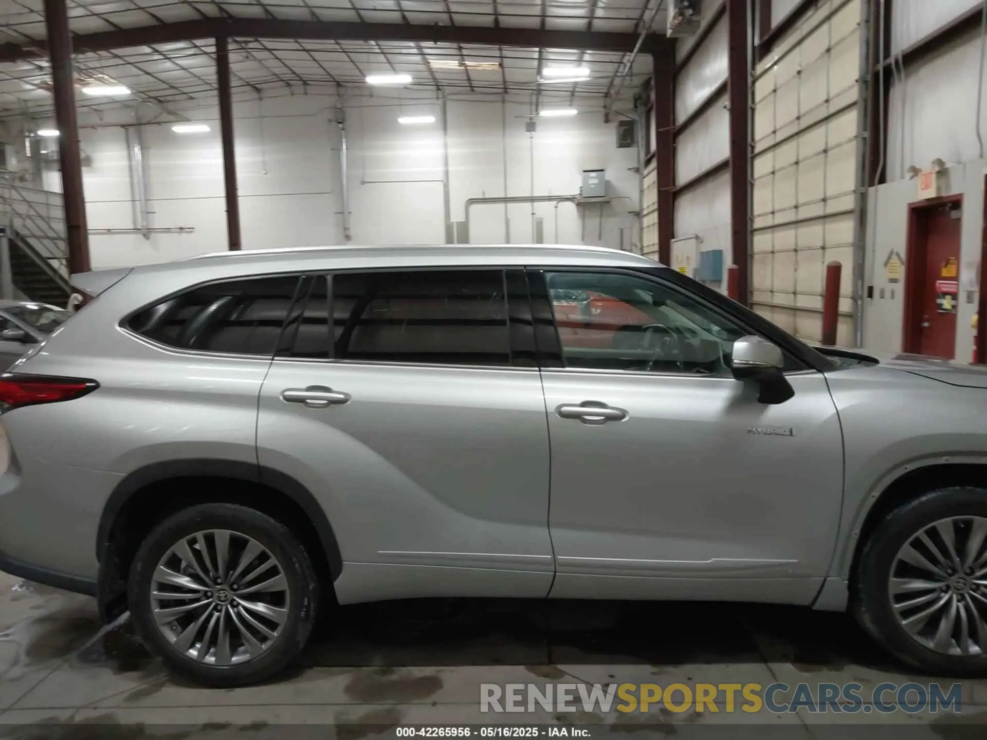 14 Photograph of a damaged car 5TDEBRCH6MS062074 TOYOTA HIGHLANDER 2021