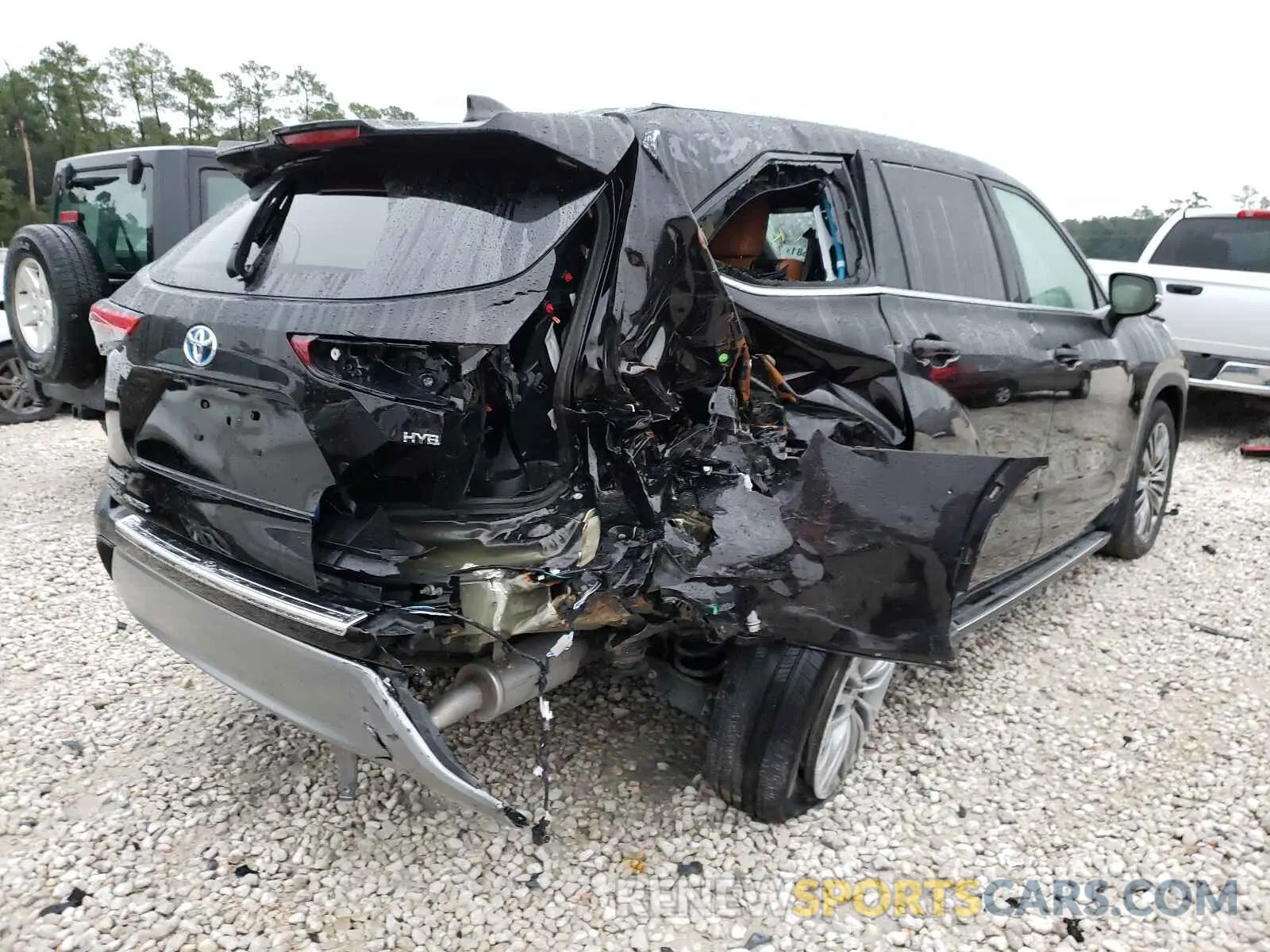 4 Photograph of a damaged car 5TDFARAH4MS005026 TOYOTA HIGHLANDER 2021