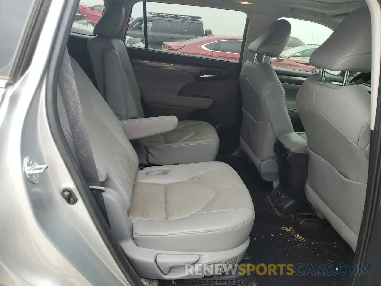 11 Photograph of a damaged car 5TDFARAH5MS004936 TOYOTA HIGHLANDER 2021
