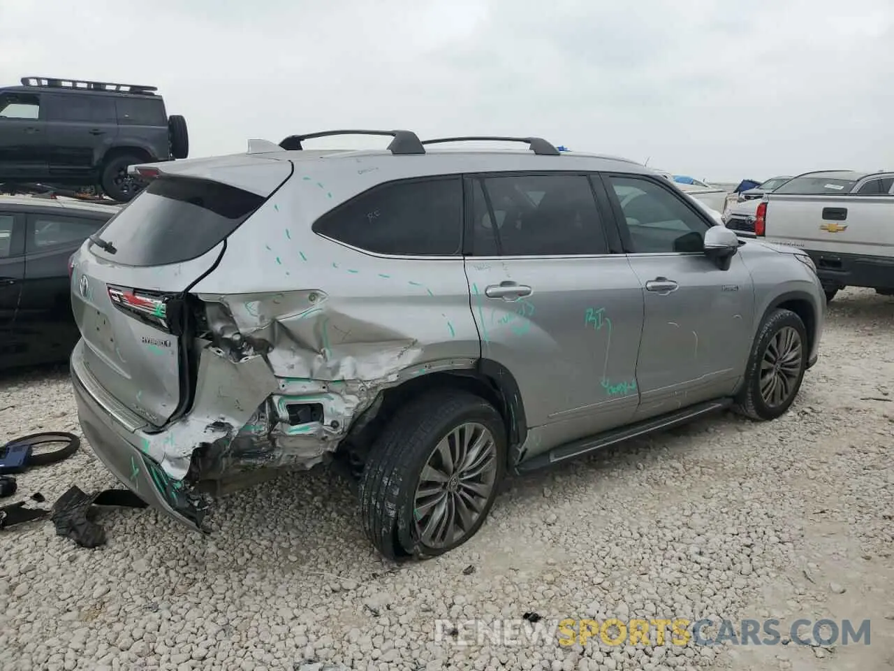 3 Photograph of a damaged car 5TDFARAH5MS004936 TOYOTA HIGHLANDER 2021
