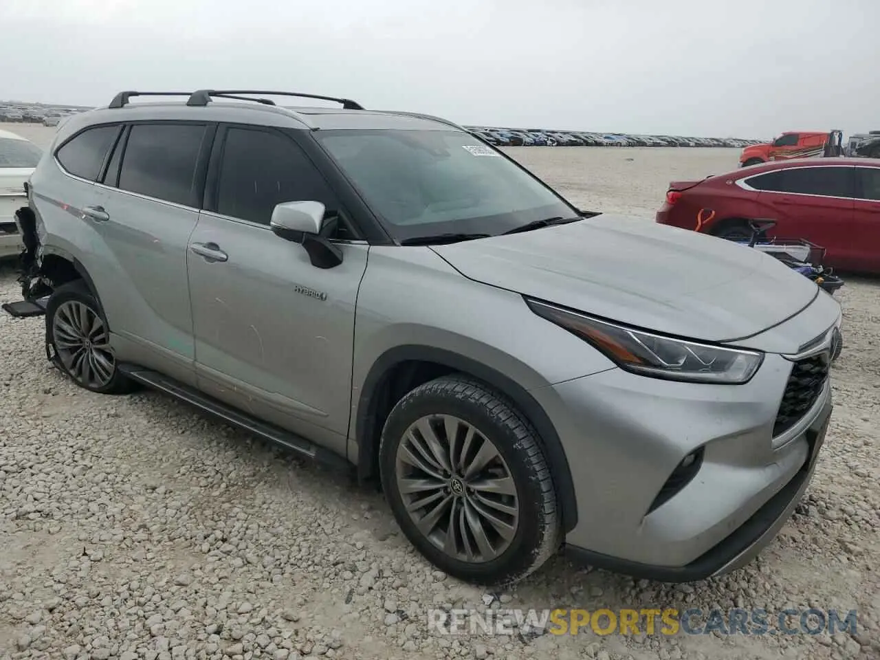 4 Photograph of a damaged car 5TDFARAH5MS004936 TOYOTA HIGHLANDER 2021