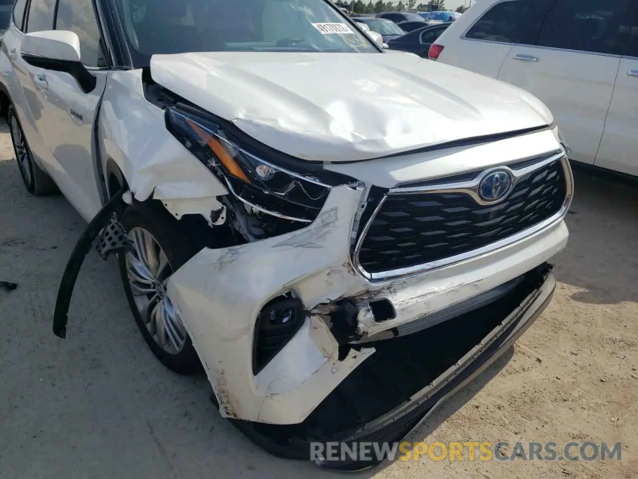 9 Photograph of a damaged car 5TDFARAH6MS008140 TOYOTA HIGHLANDER 2021