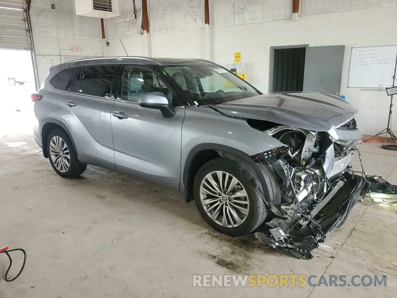 4 Photograph of a damaged car 5TDFZRBH5MS095407 TOYOTA HIGHLANDER 2021