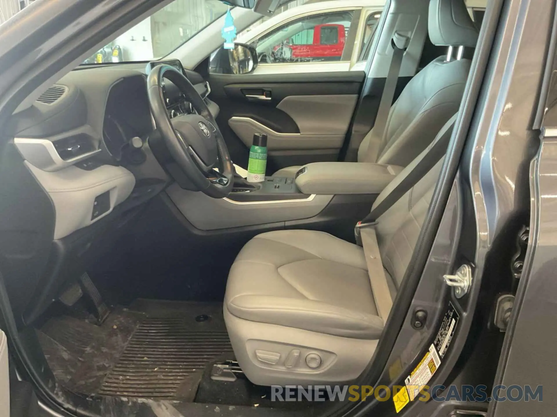 19 Photograph of a damaged car 5TDGARAH2MS506372 TOYOTA HIGHLANDER 2021