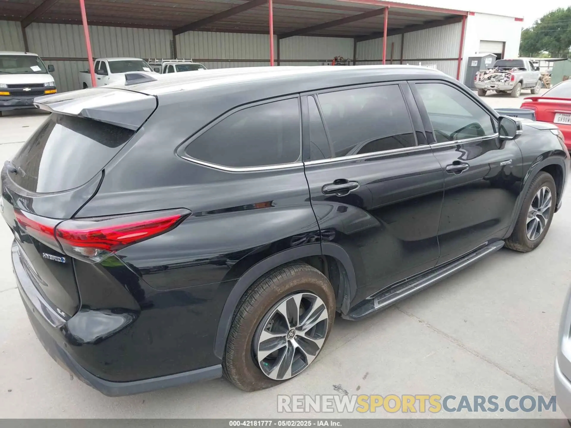 4 Photograph of a damaged car 5TDGARAH6MS504009 TOYOTA HIGHLANDER 2021