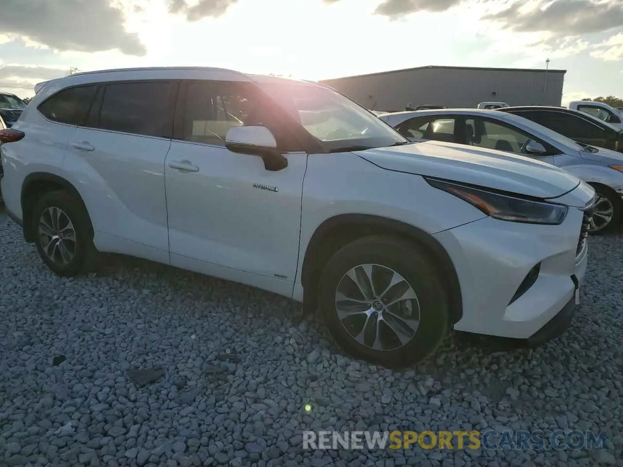 4 Photograph of a damaged car 5TDGBRCH0MS527540 TOYOTA HIGHLANDER 2021