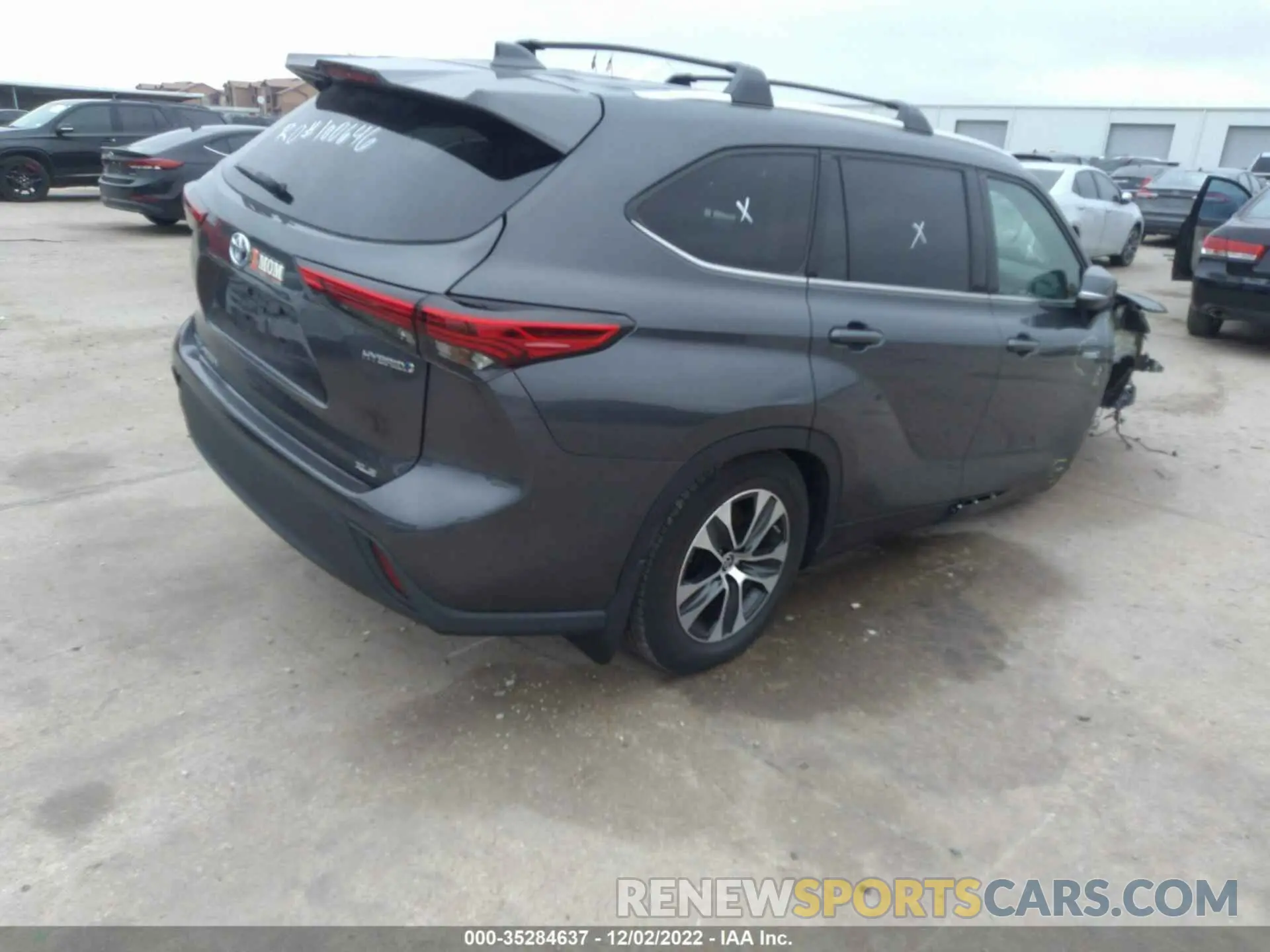 4 Photograph of a damaged car 5TDGBRCH5MS521412 TOYOTA HIGHLANDER 2021
