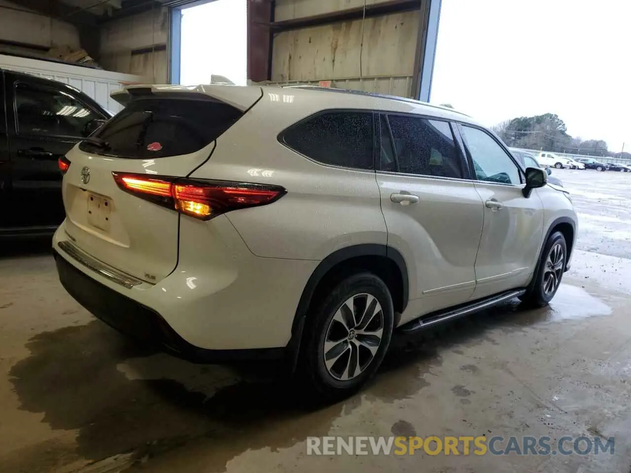 3 Photograph of a damaged car 5TDGZRAH1MS526038 TOYOTA HIGHLANDER 2021