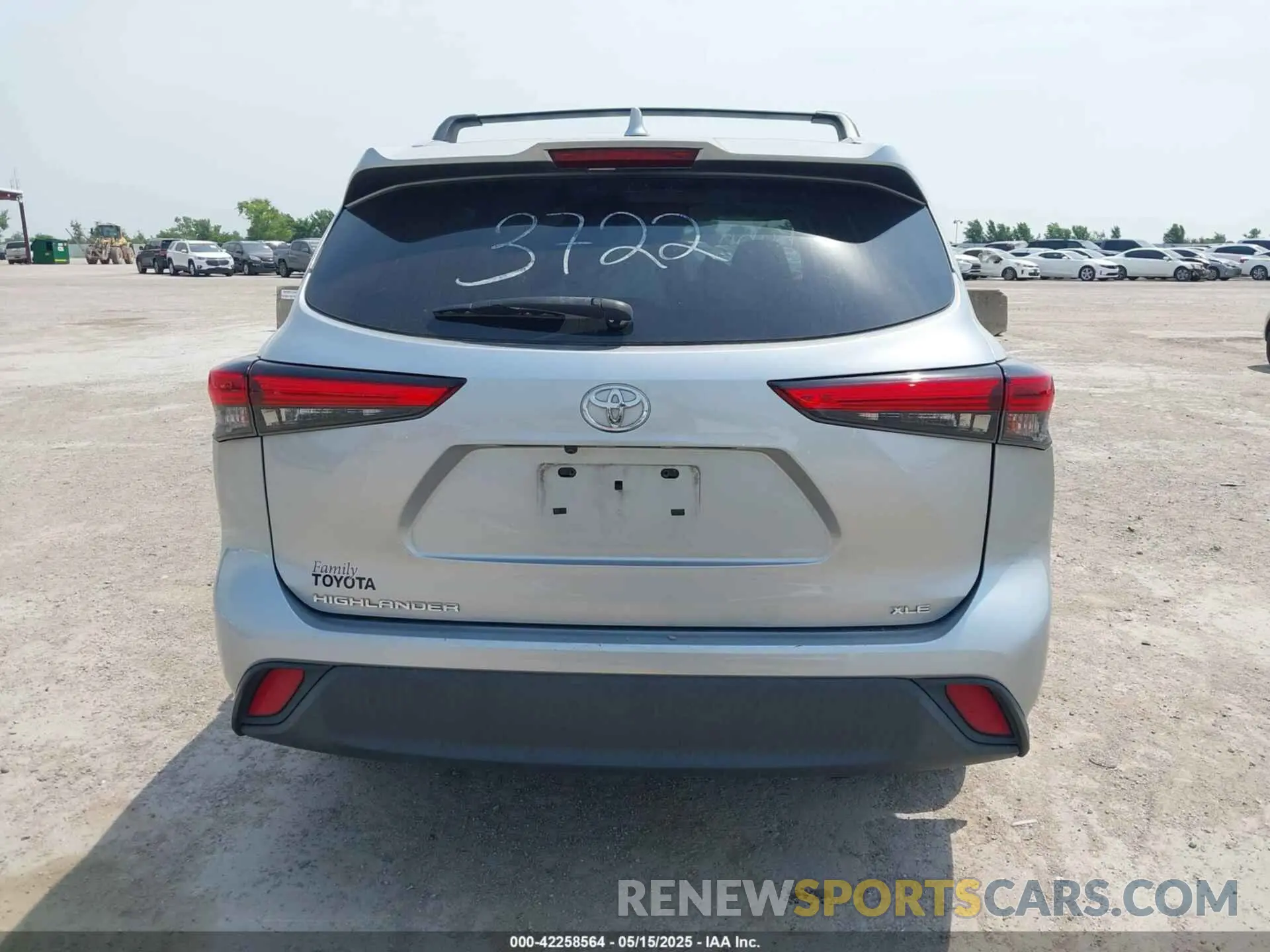 17 Photograph of a damaged car 5TDGZRAH1MS528355 TOYOTA HIGHLANDER 2021