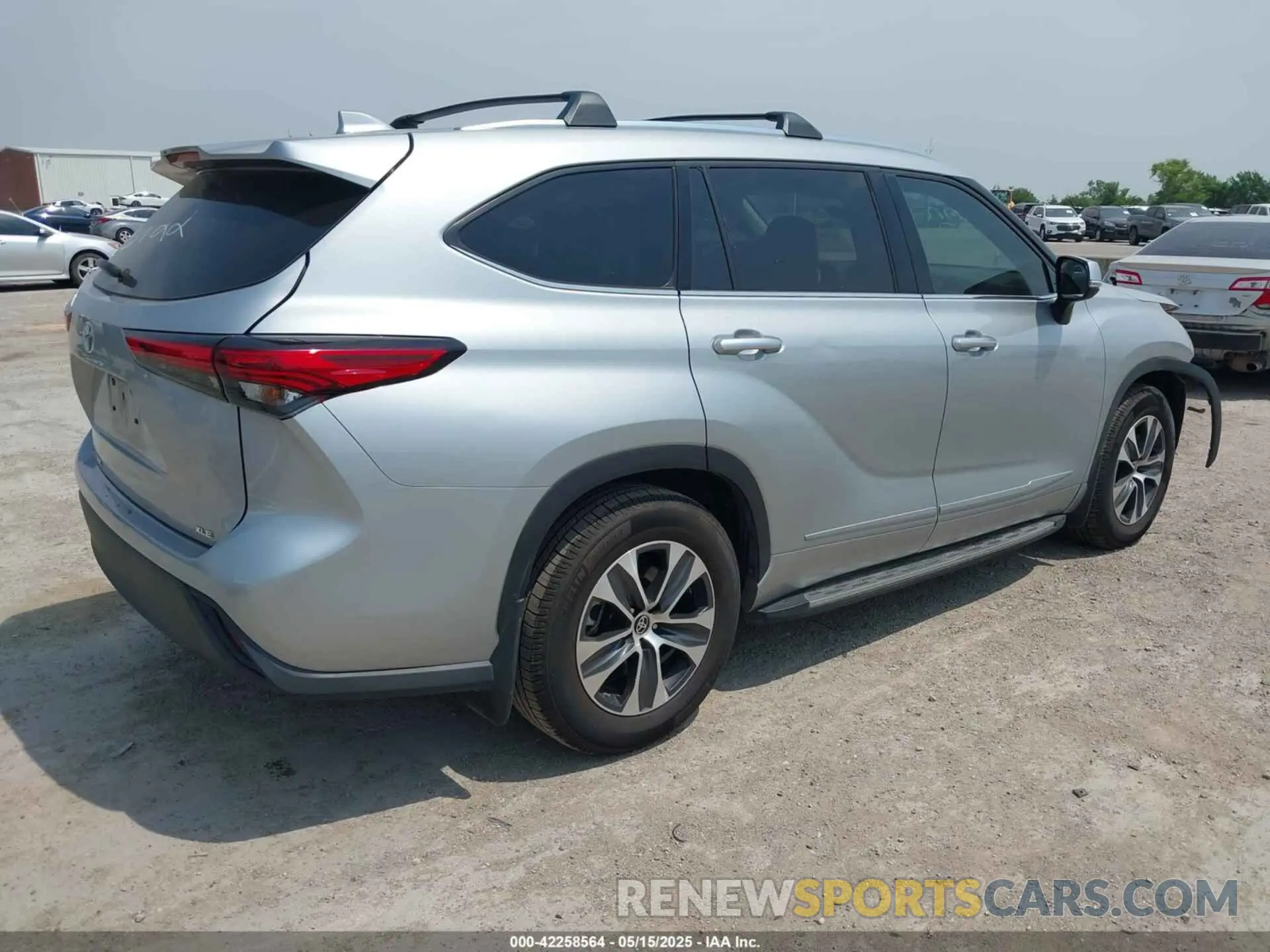 4 Photograph of a damaged car 5TDGZRAH1MS528355 TOYOTA HIGHLANDER 2021