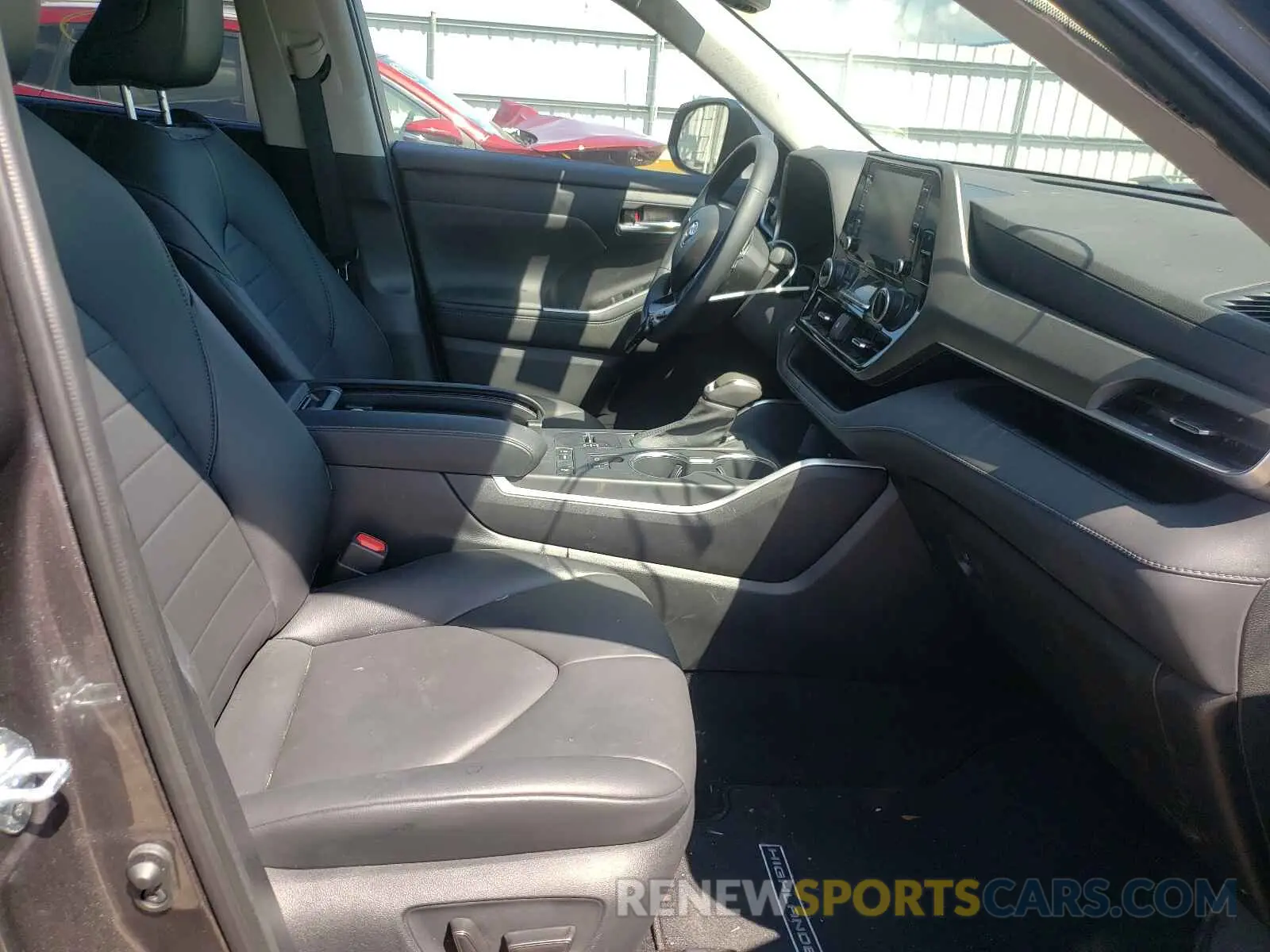 5 Photograph of a damaged car 5TDGZRAH3MS056675 TOYOTA HIGHLANDER 2021