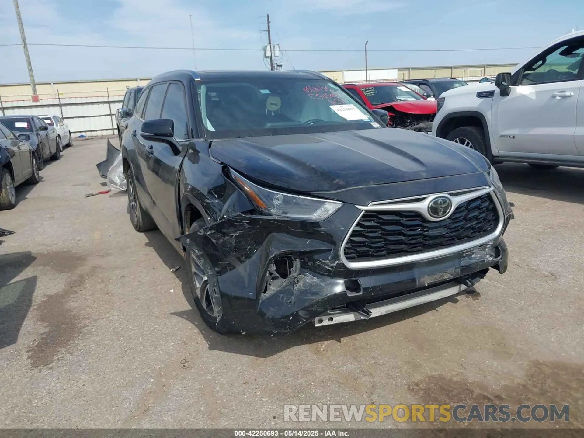 1 Photograph of a damaged car 5TDGZRAH5MS041322 TOYOTA HIGHLANDER 2021