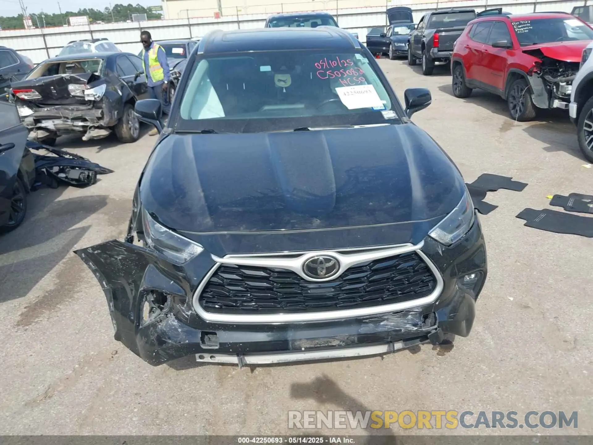 12 Photograph of a damaged car 5TDGZRAH5MS041322 TOYOTA HIGHLANDER 2021
