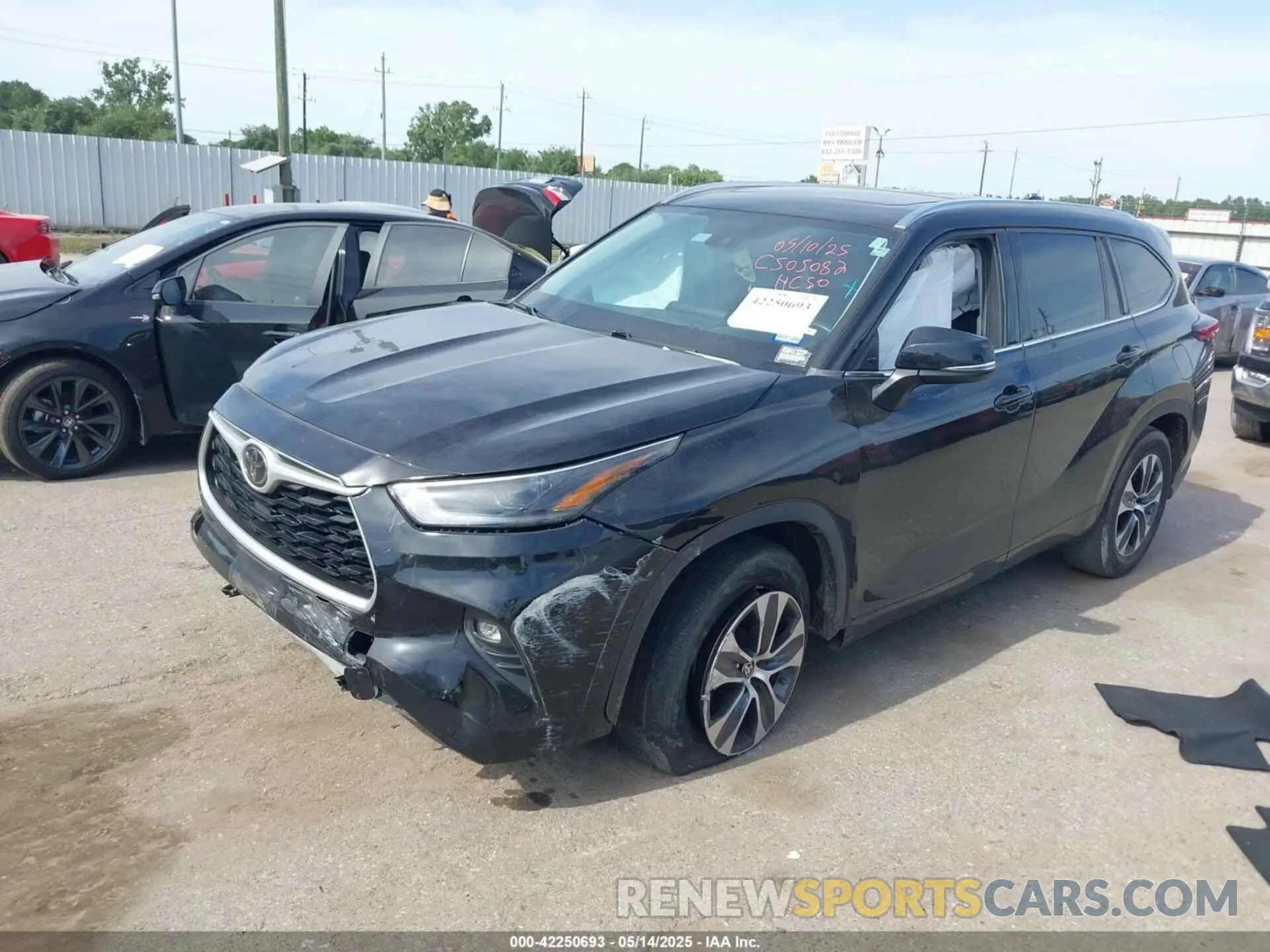 2 Photograph of a damaged car 5TDGZRAH5MS041322 TOYOTA HIGHLANDER 2021
