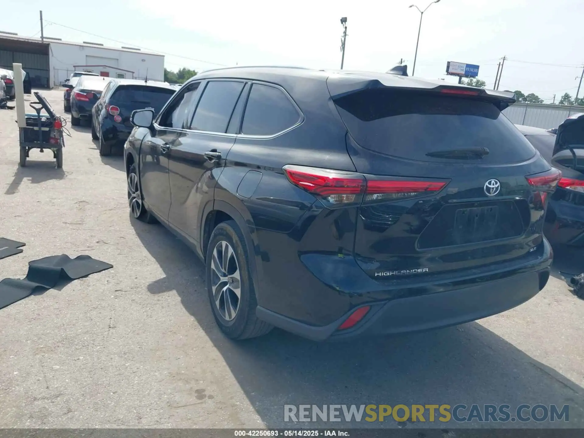 3 Photograph of a damaged car 5TDGZRAH5MS041322 TOYOTA HIGHLANDER 2021