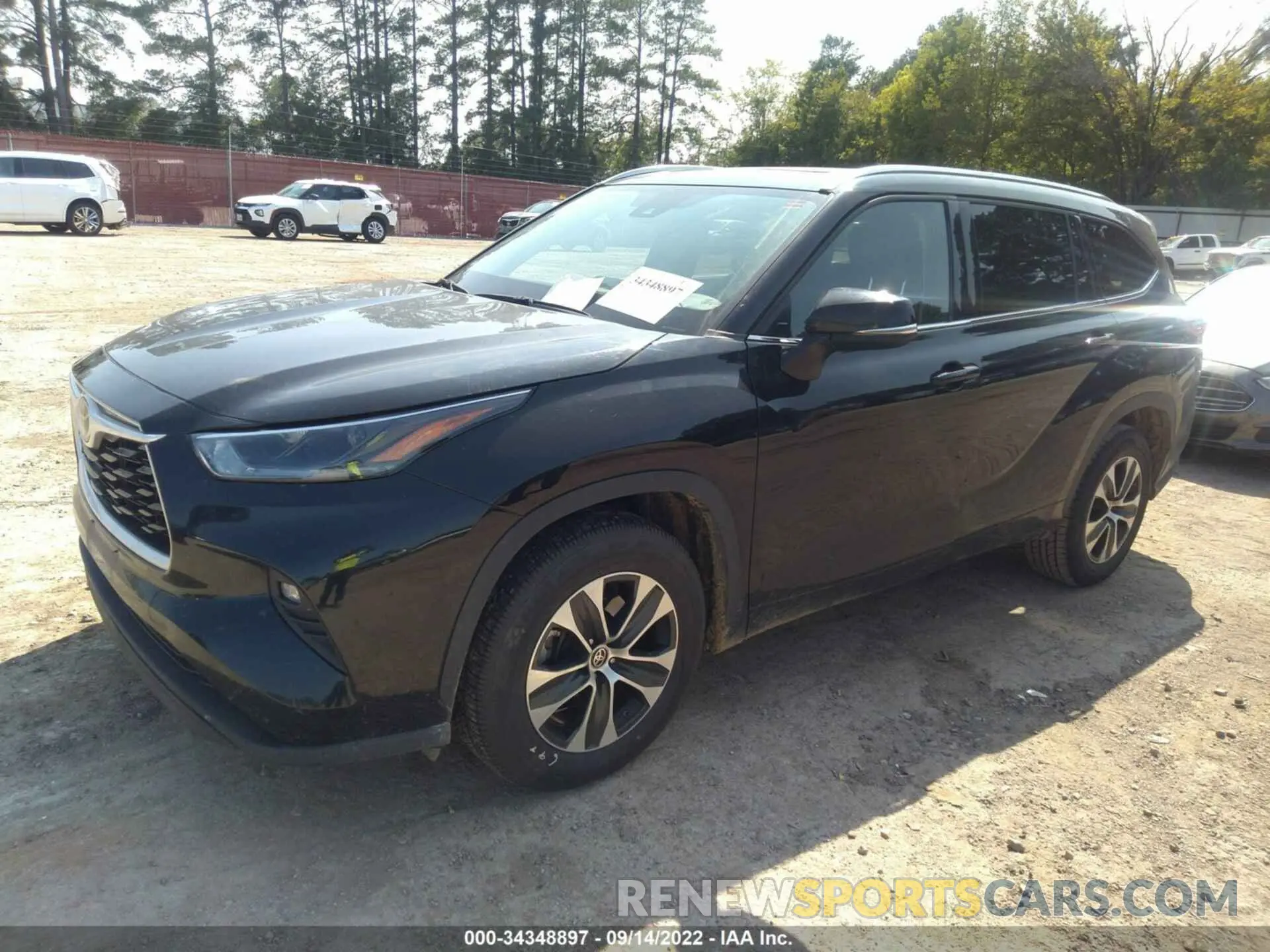 2 Photograph of a damaged car 5TDGZRAH6MS040437 TOYOTA HIGHLANDER 2021