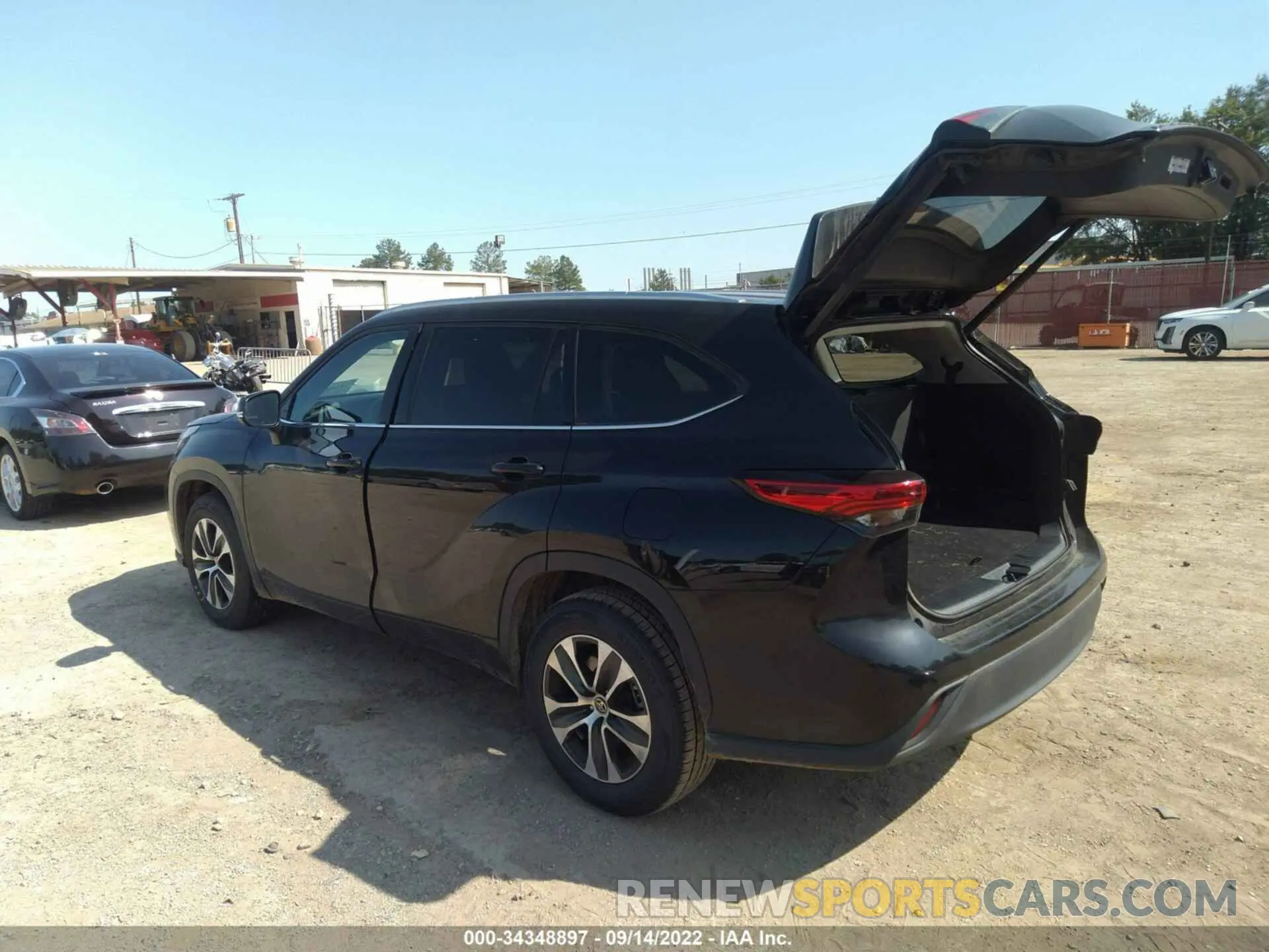 3 Photograph of a damaged car 5TDGZRAH6MS040437 TOYOTA HIGHLANDER 2021