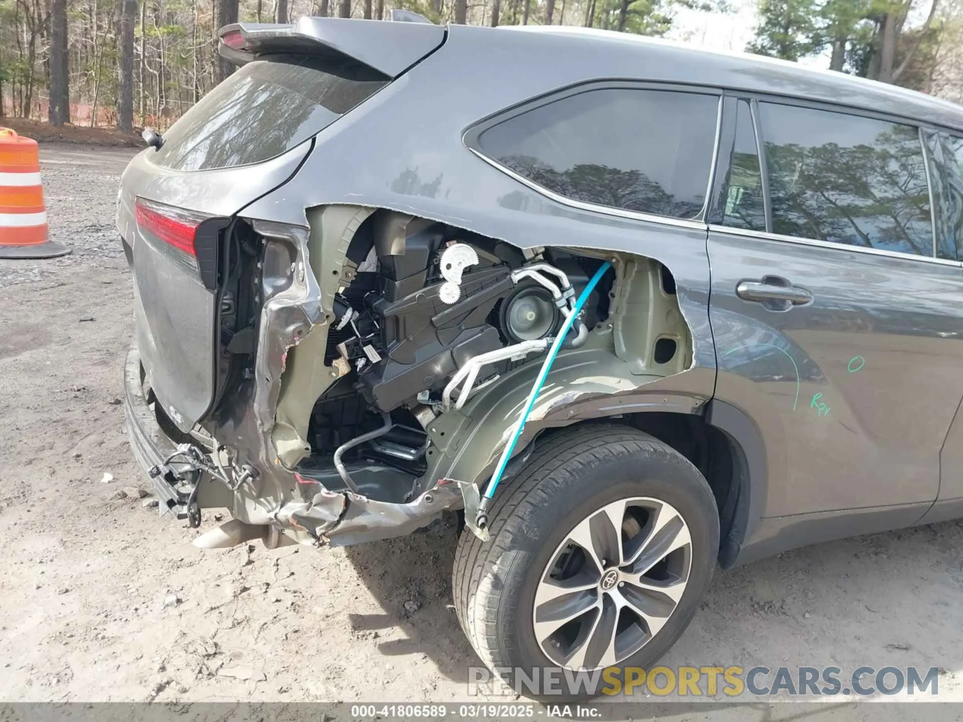6 Photograph of a damaged car 5TDGZRAH6MS040843 TOYOTA HIGHLANDER 2021
