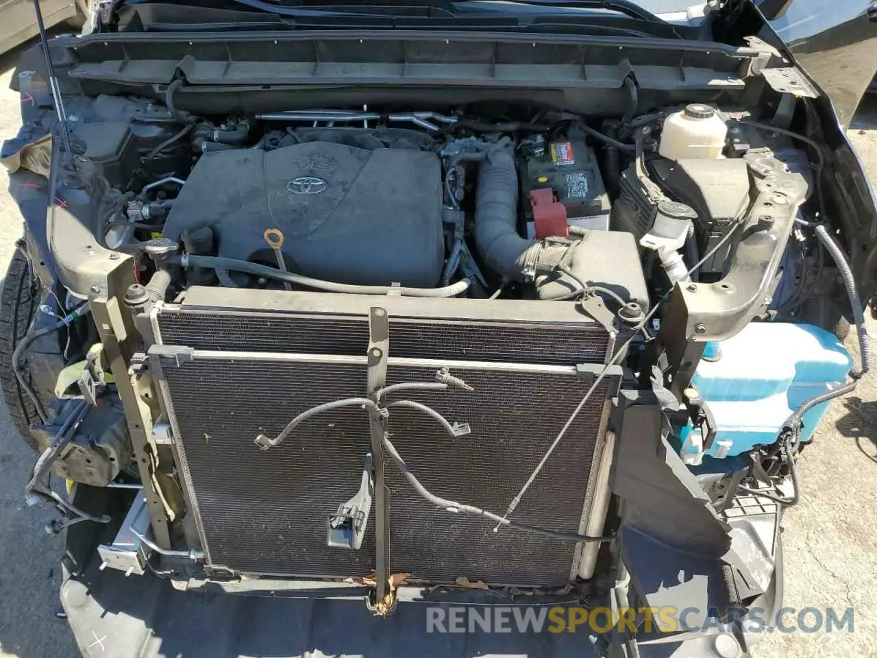 11 Photograph of a damaged car 5TDGZRAH6MS525371 TOYOTA HIGHLANDER 2021