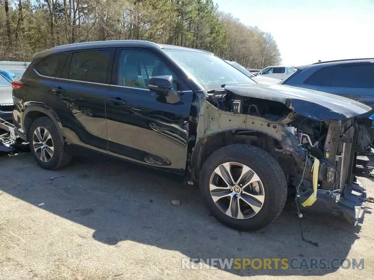 4 Photograph of a damaged car 5TDGZRAH6MS525371 TOYOTA HIGHLANDER 2021