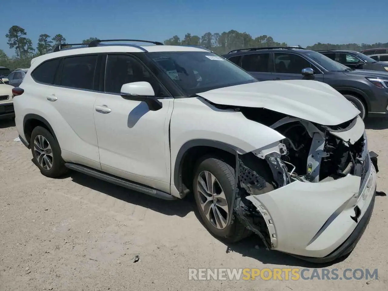 4 Photograph of a damaged car 5TDGZRAH8MS048667 TOYOTA HIGHLANDER 2021