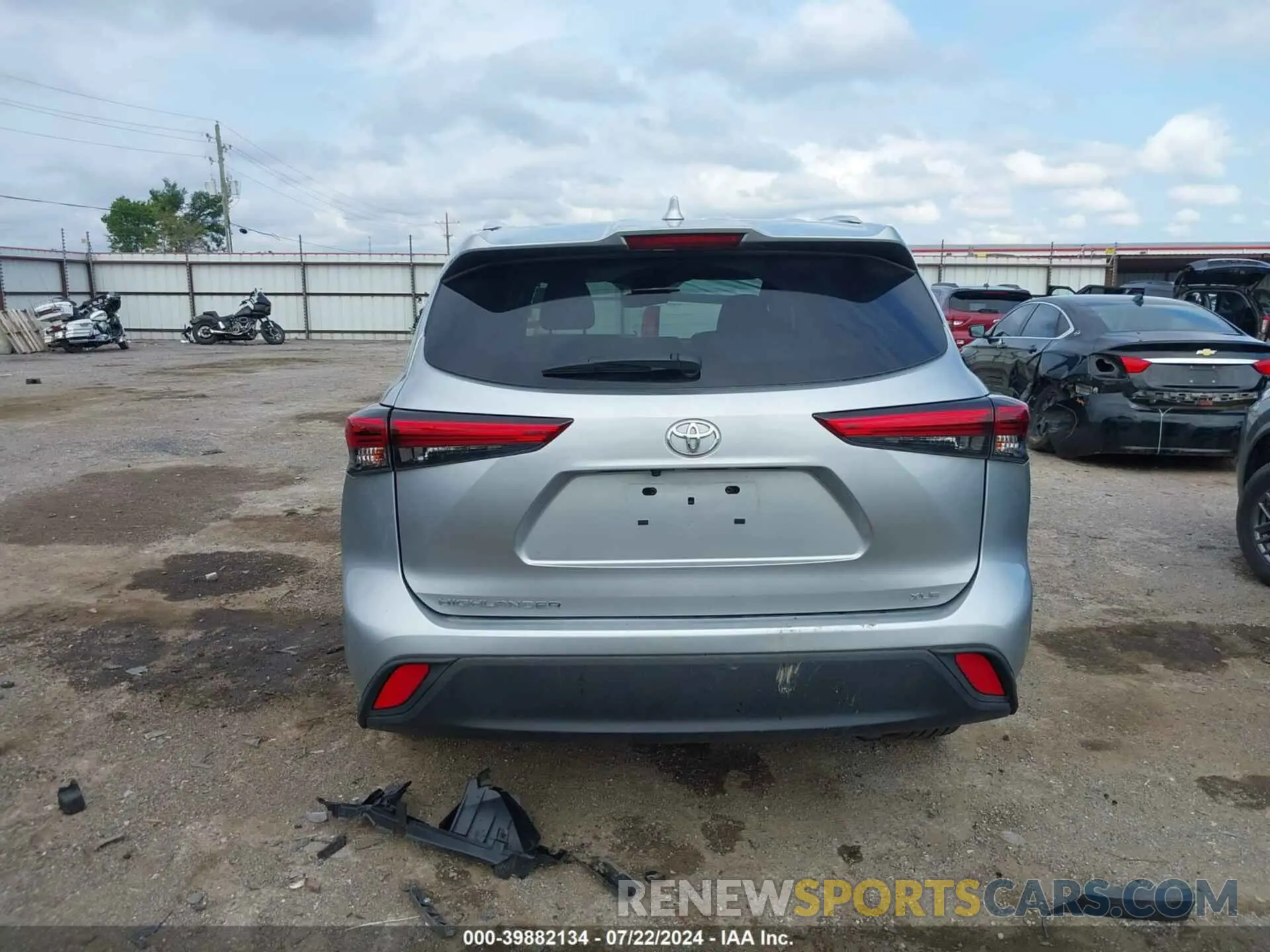 17 Photograph of a damaged car 5TDGZRAHXMS034740 TOYOTA HIGHLANDER 2021