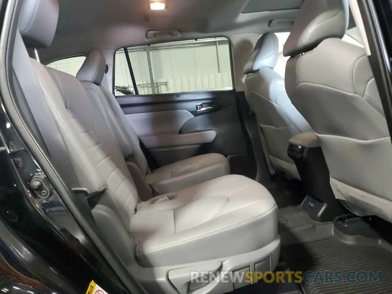 11 Фотография поврежденного автомобиля 5TDGZRBH0MS069270 TOYOTA HIGHLANDER 2021