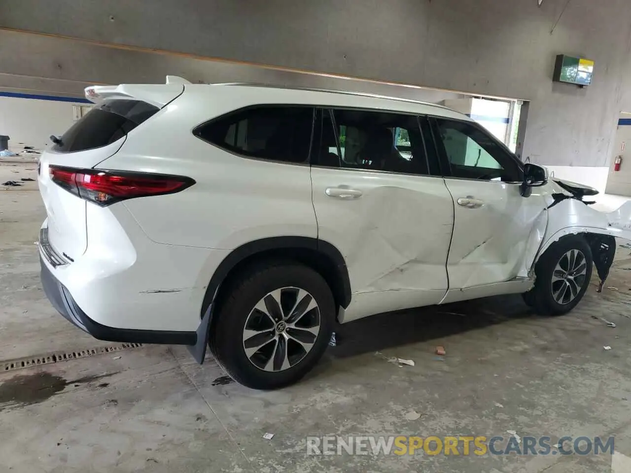 3 Photograph of a damaged car 5TDGZRBH1MS057578 TOYOTA HIGHLANDER 2021