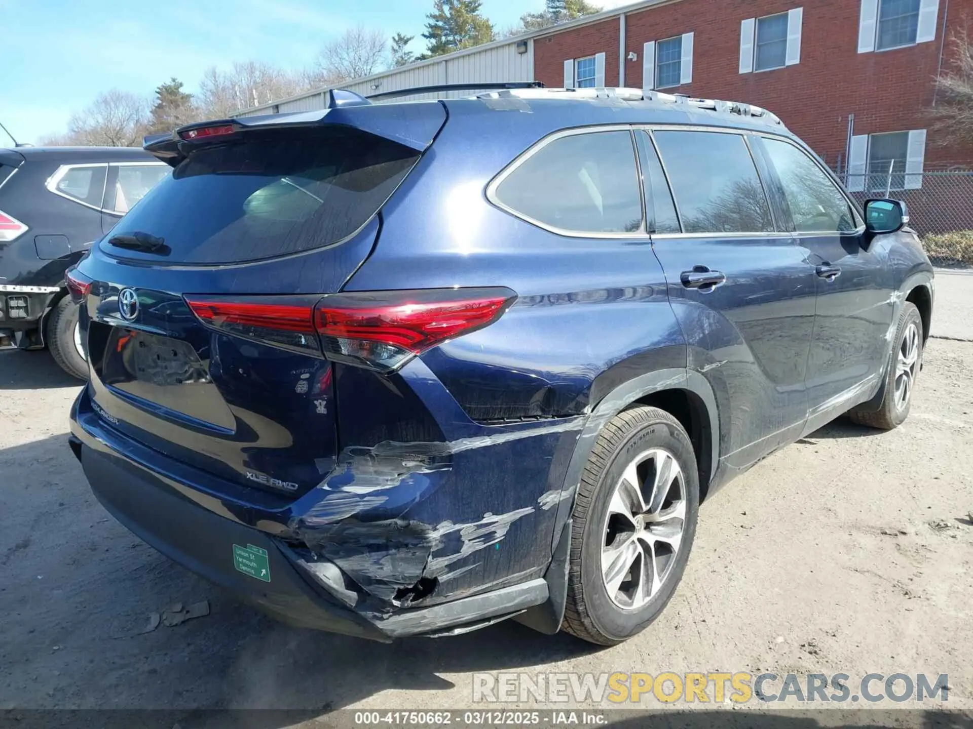 4 Photograph of a damaged car 5TDGZRBH2MS142347 TOYOTA HIGHLANDER 2021