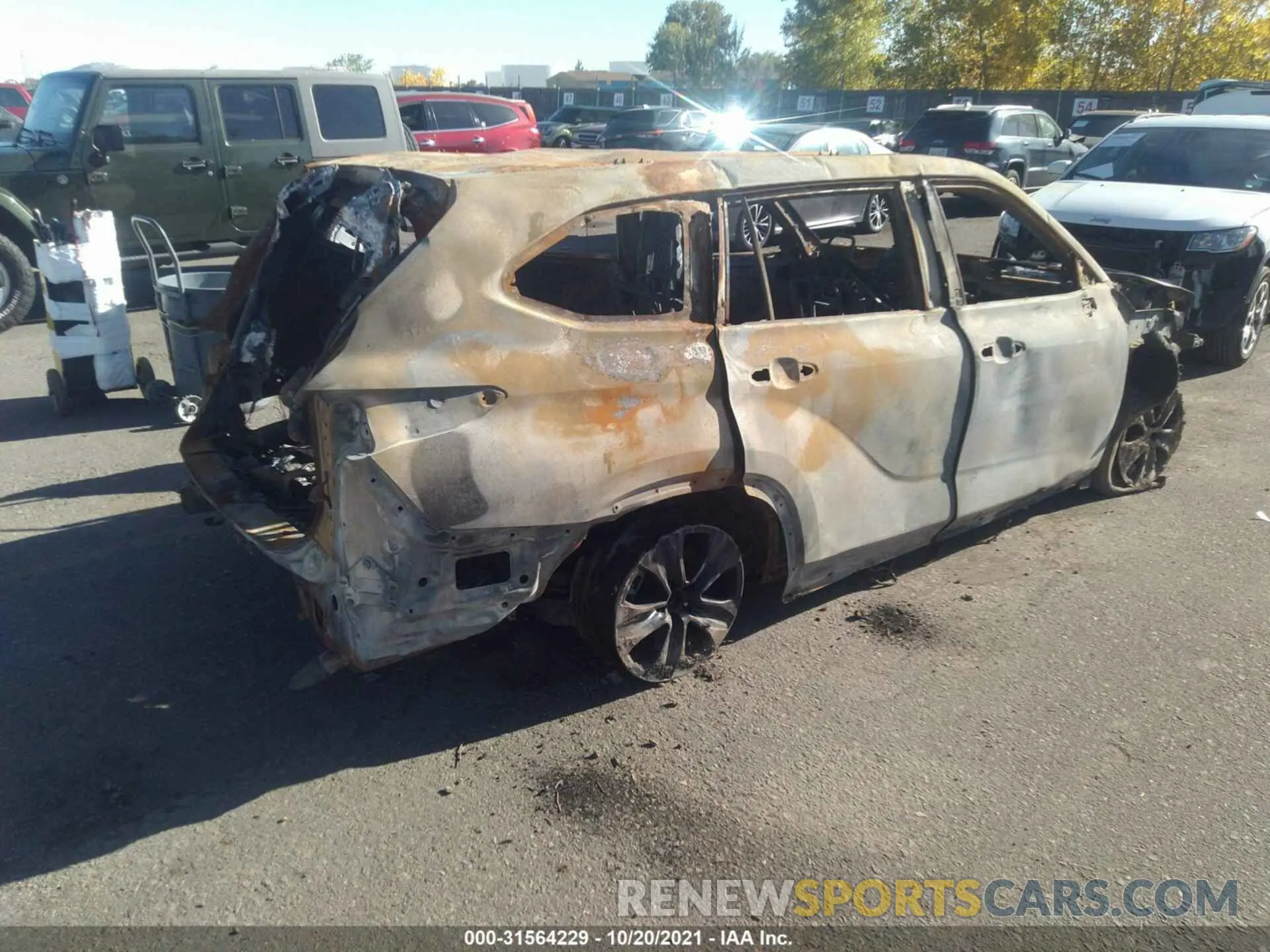 4 Photograph of a damaged car 5TDGZRBH3MS069926 TOYOTA HIGHLANDER 2021