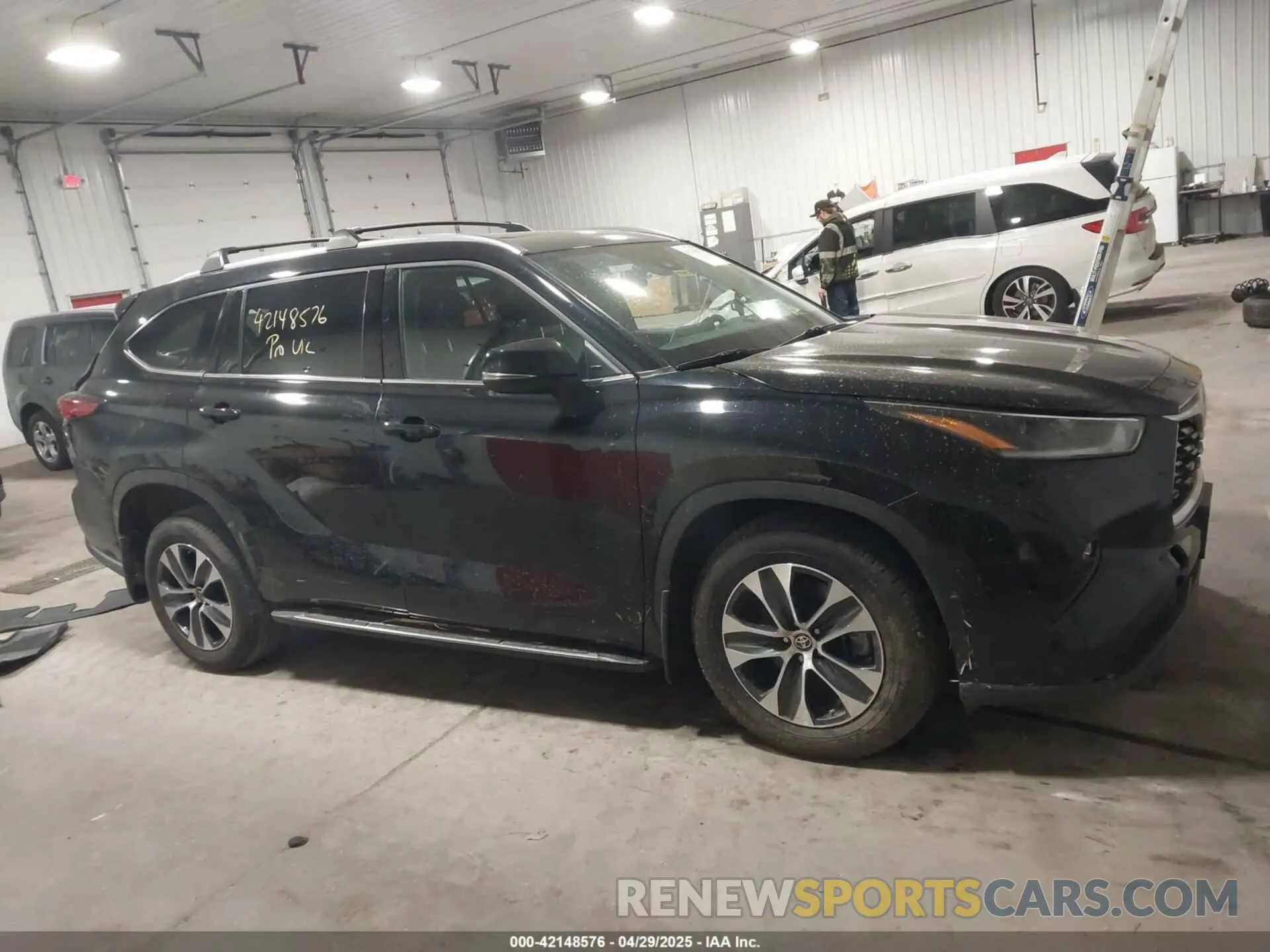 13 Photograph of a damaged car 5TDGZRBH3MS548427 TOYOTA HIGHLANDER 2021
