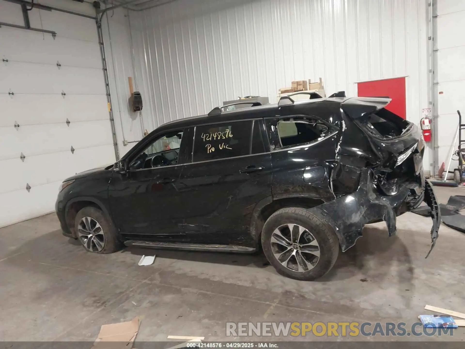 14 Photograph of a damaged car 5TDGZRBH3MS548427 TOYOTA HIGHLANDER 2021