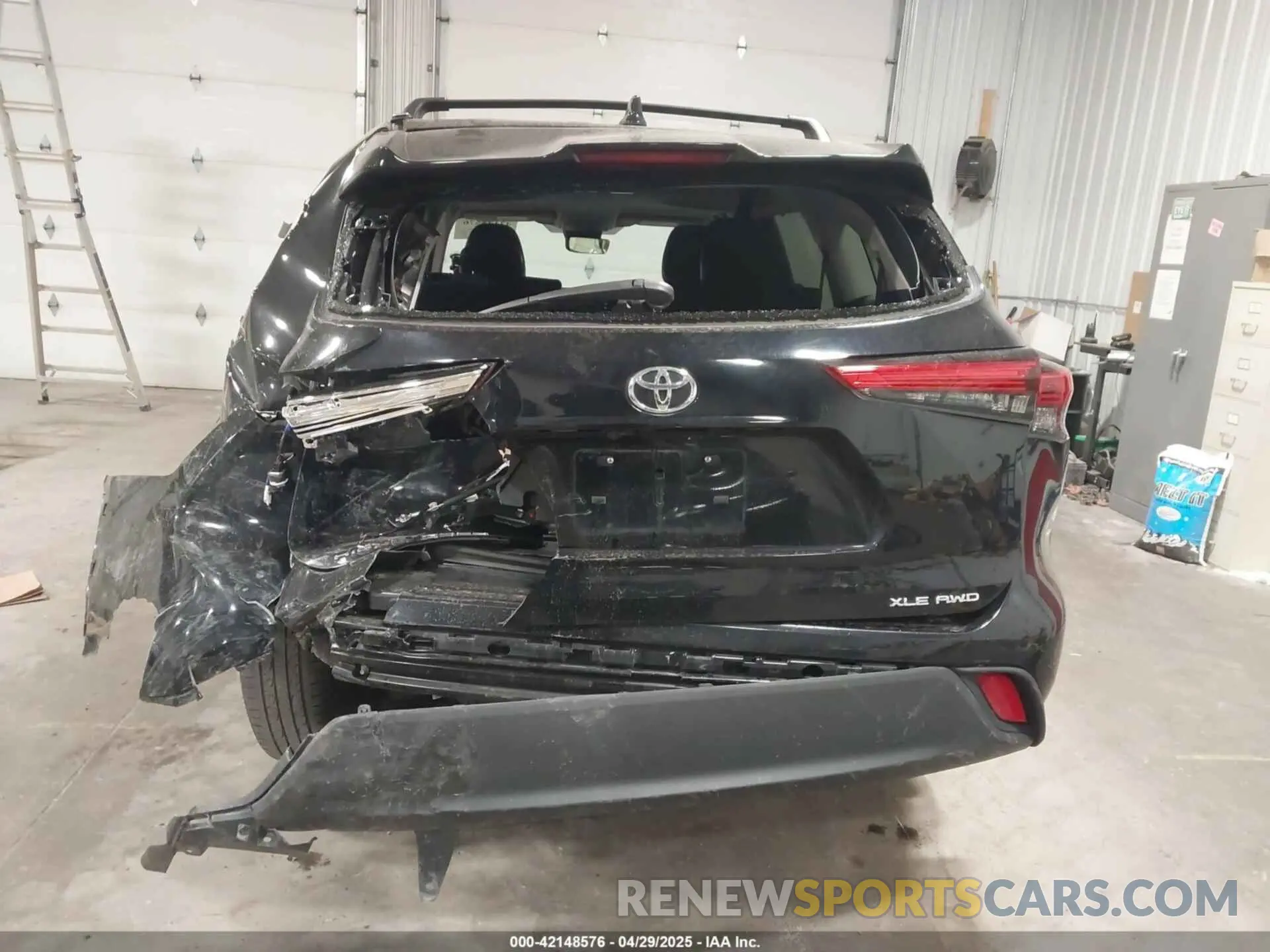 16 Photograph of a damaged car 5TDGZRBH3MS548427 TOYOTA HIGHLANDER 2021