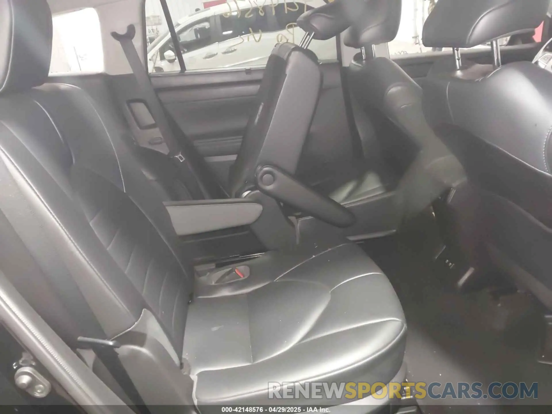 8 Photograph of a damaged car 5TDGZRBH3MS548427 TOYOTA HIGHLANDER 2021