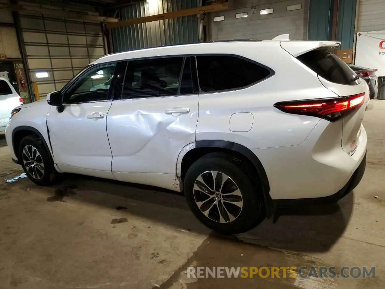 2 Photograph of a damaged car 5TDGZRBH5MS069605 TOYOTA HIGHLANDER 2021