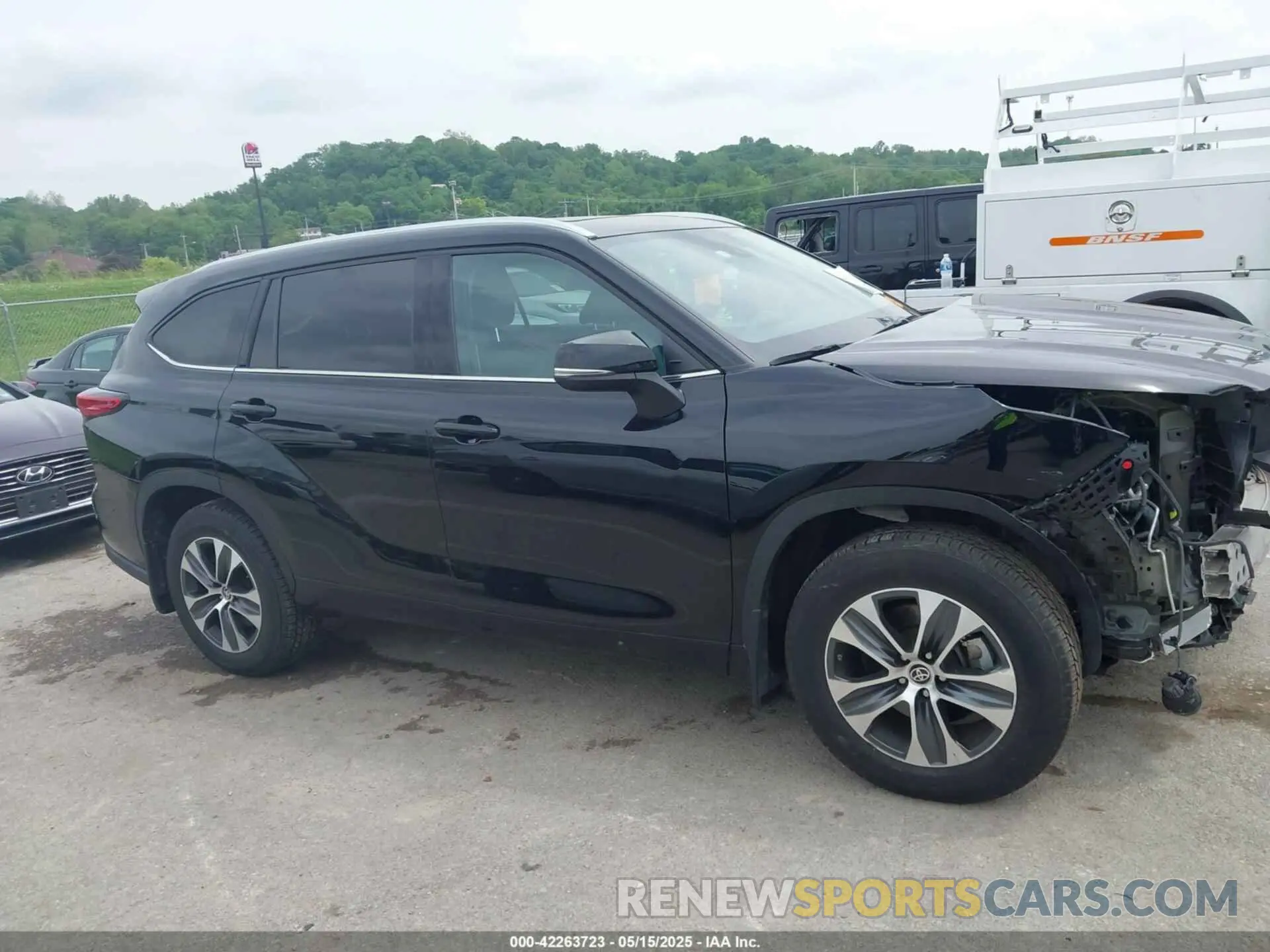 14 Photograph of a damaged car 5TDGZRBH5MS160549 TOYOTA HIGHLANDER 2021