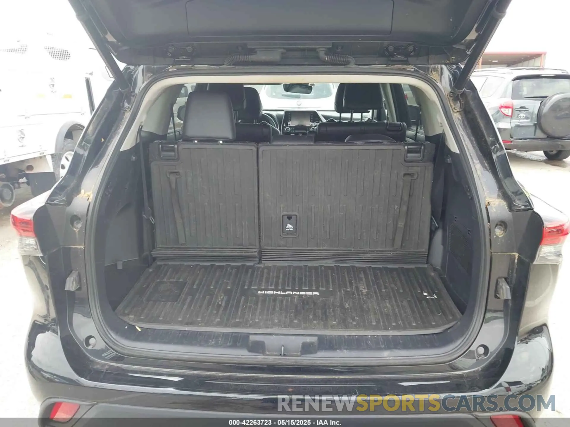 19 Photograph of a damaged car 5TDGZRBH5MS160549 TOYOTA HIGHLANDER 2021