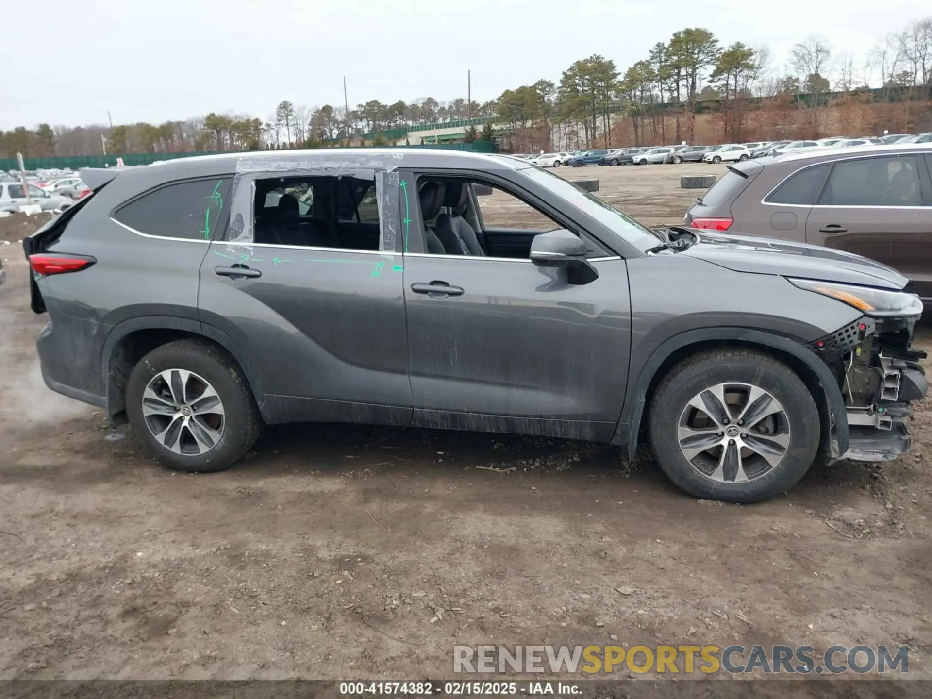 13 Photograph of a damaged car 5TDGZRBH6MS133358 TOYOTA HIGHLANDER 2021