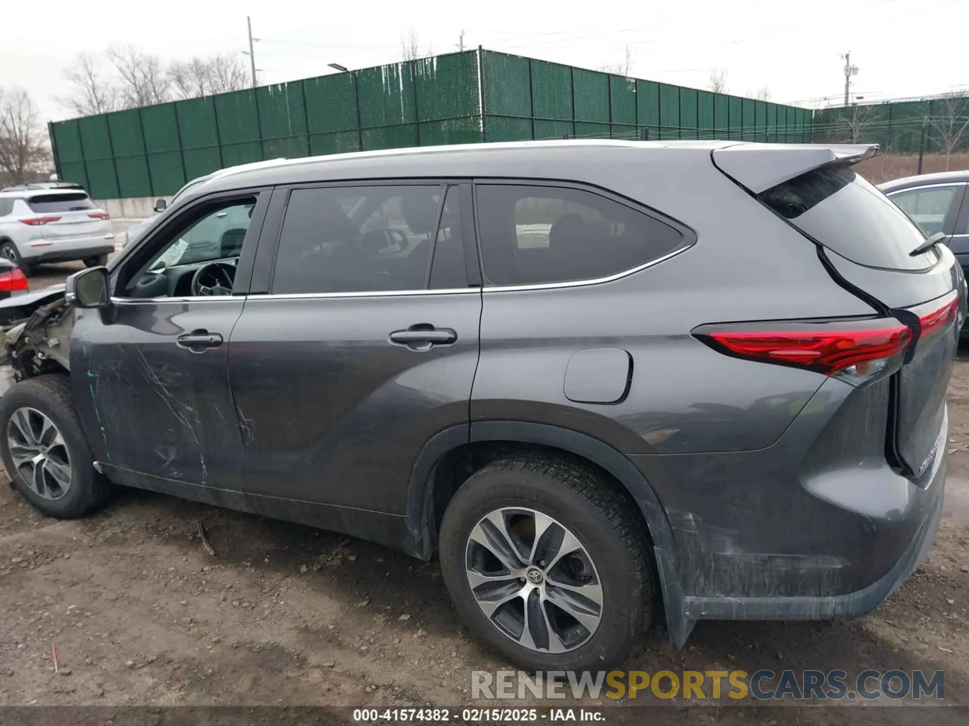 14 Photograph of a damaged car 5TDGZRBH6MS133358 TOYOTA HIGHLANDER 2021