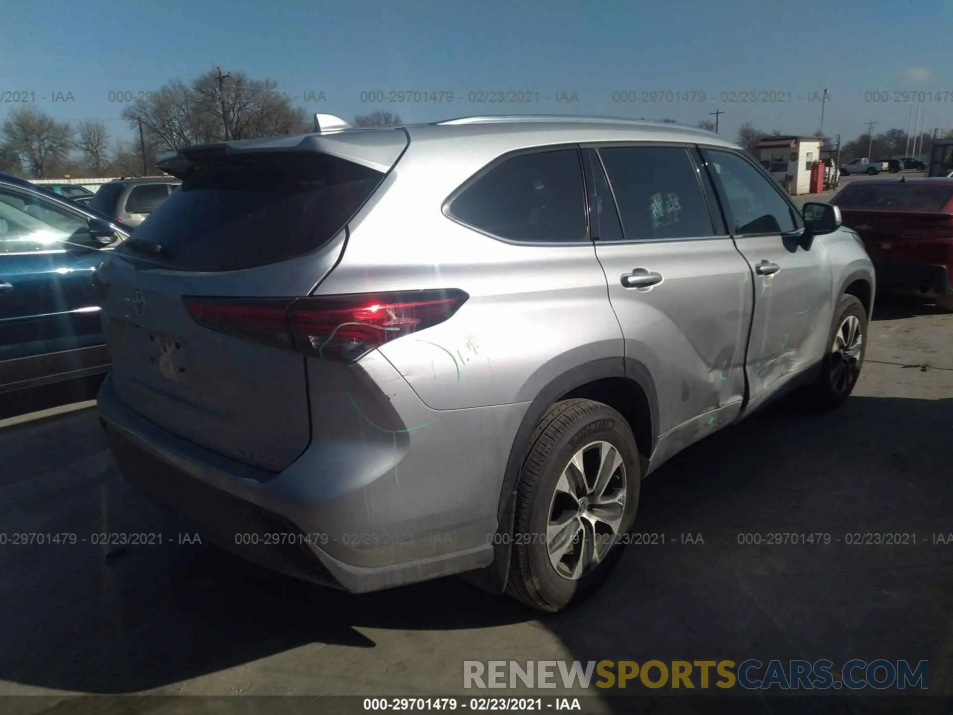 4 Photograph of a damaged car 5TDGZRBH7MS525314 TOYOTA HIGHLANDER 2021